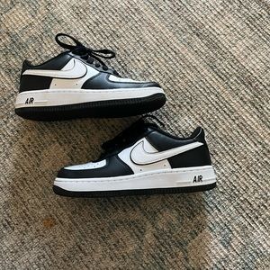 New Nike Air Force 1- Panda Size 6